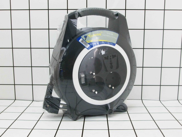 YUNIOR Kabel Roll Box 4 Lubang LY-110SK Welto Saklar