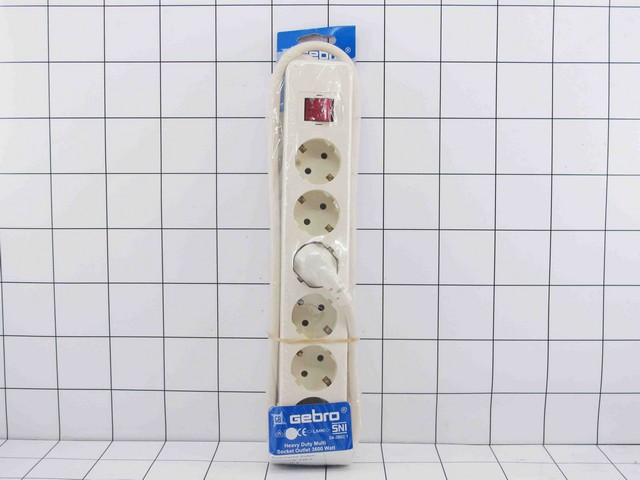 Gebro Cable Extension 6 Lubang SW 678IMZW