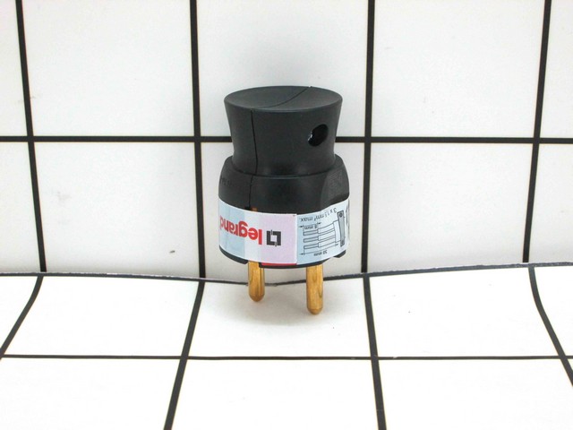 Legrand SideOut Plug Black 050178