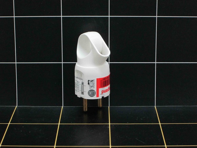 LEGRAND - Plug 2P+E SCH Ring White