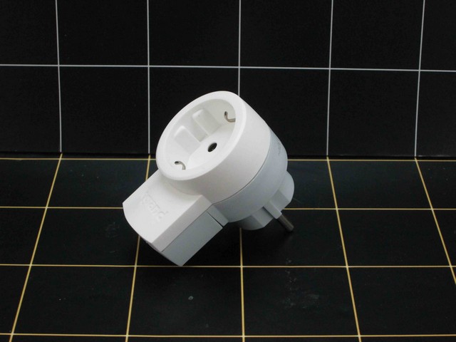 LEGRAND - Steker dengan Socket 16A