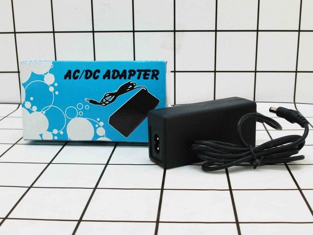 EPW Adaptor 3 A, 3 Ampere 12 Volt + Kabel