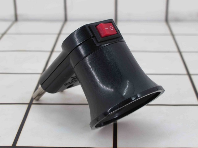 MEET Fitting Lampu Colok M632 Hitam Black