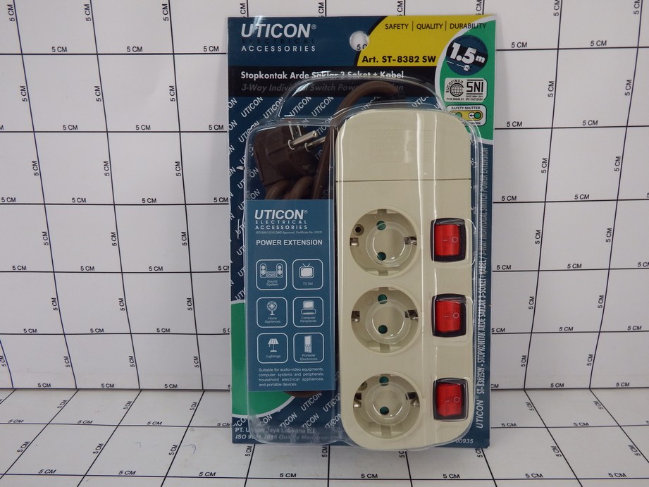 UTICON Stop Kontak 3Lubang Pengaman Saklar Kabel 1,5meter ST8382SW