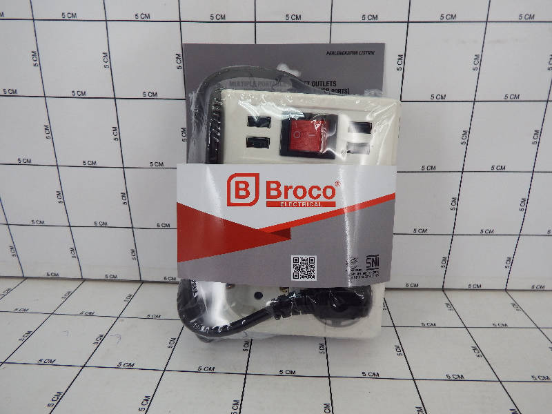 Broco Stop Kontak 4 Lubang 15854 CP+4 USB+Switch