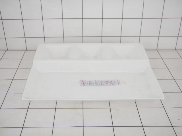 GE - Piring Keramik 4 Sekat 26 Cm