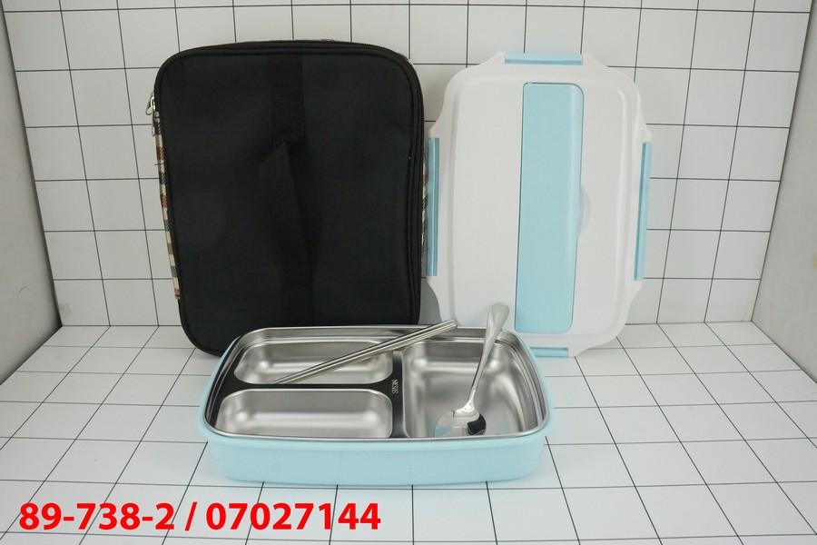 Tempat Makan dengan Tas