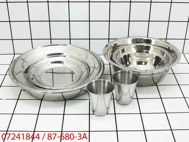 Set Piring dan Gelas Stainless