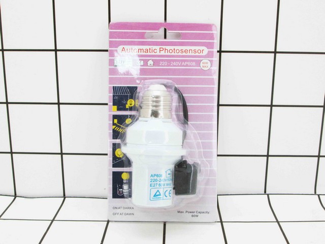 GE - Fitting Lampu Automatic Sensor Cahaya 60 Watt