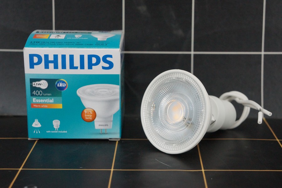 Philips Essential LED Spot Warm White 4.5W